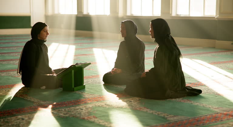 ما هو أفضل عمر لتعليم طفلي القراءة العربية؟